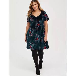 Torrid Women’s 1X Mini Velvet Skater Dress Green Floral V-Neck A-Line Winter